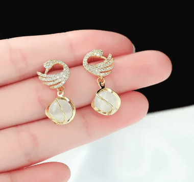 Pearl Drop Swan Earrings - SayToLove